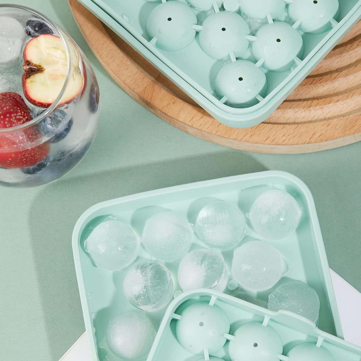 Obsoorth green silicone round ice ball trays with ice for cold drinks