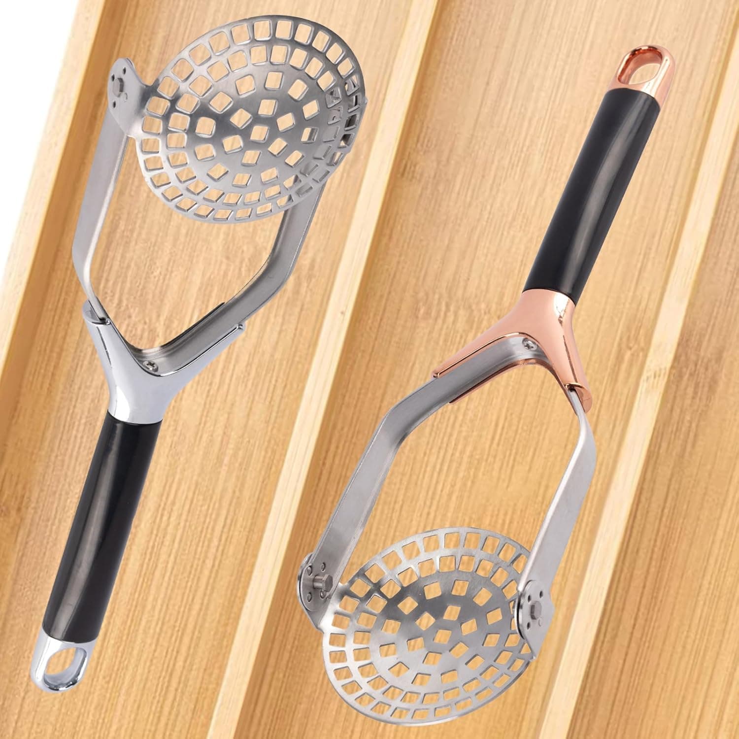 Foldable stainless steel mashing plate on the Obsoorth potato masher