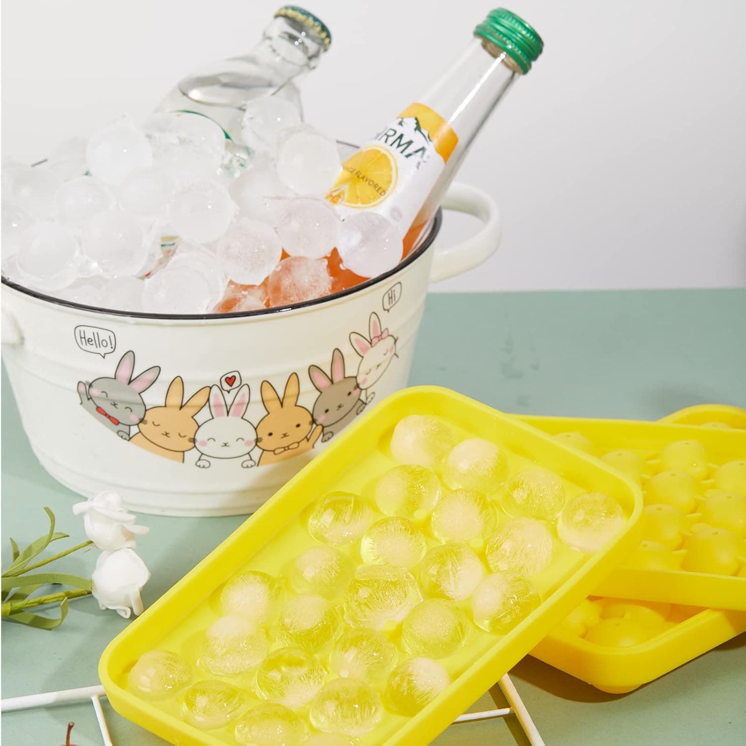 Obsoorth yellow ice ball trays with round ice for cold drinks