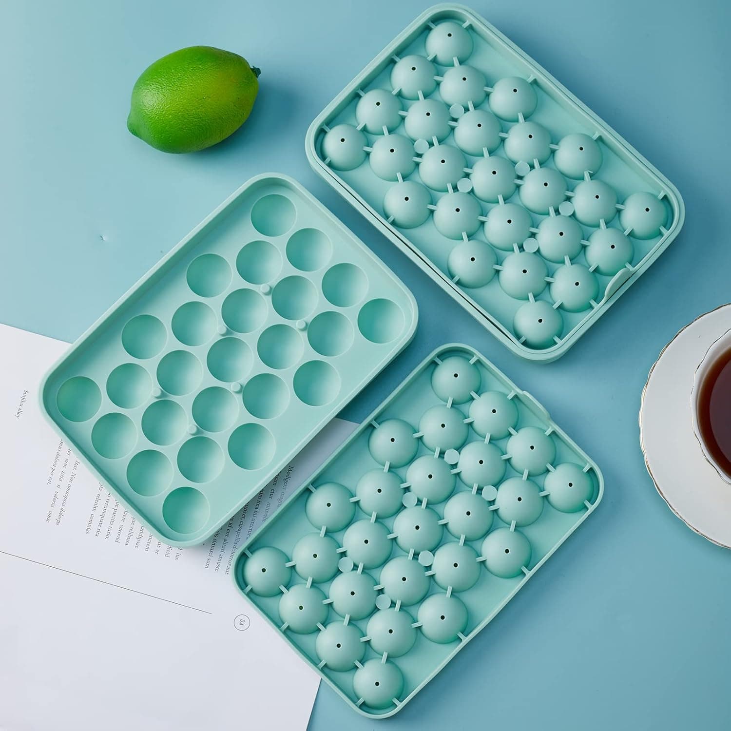 Open Obsoorth KJ-Ice04 tray showing the lower cavities and matching top domes